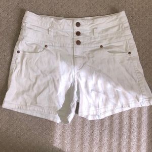 Super cute high waisted white shorts!!